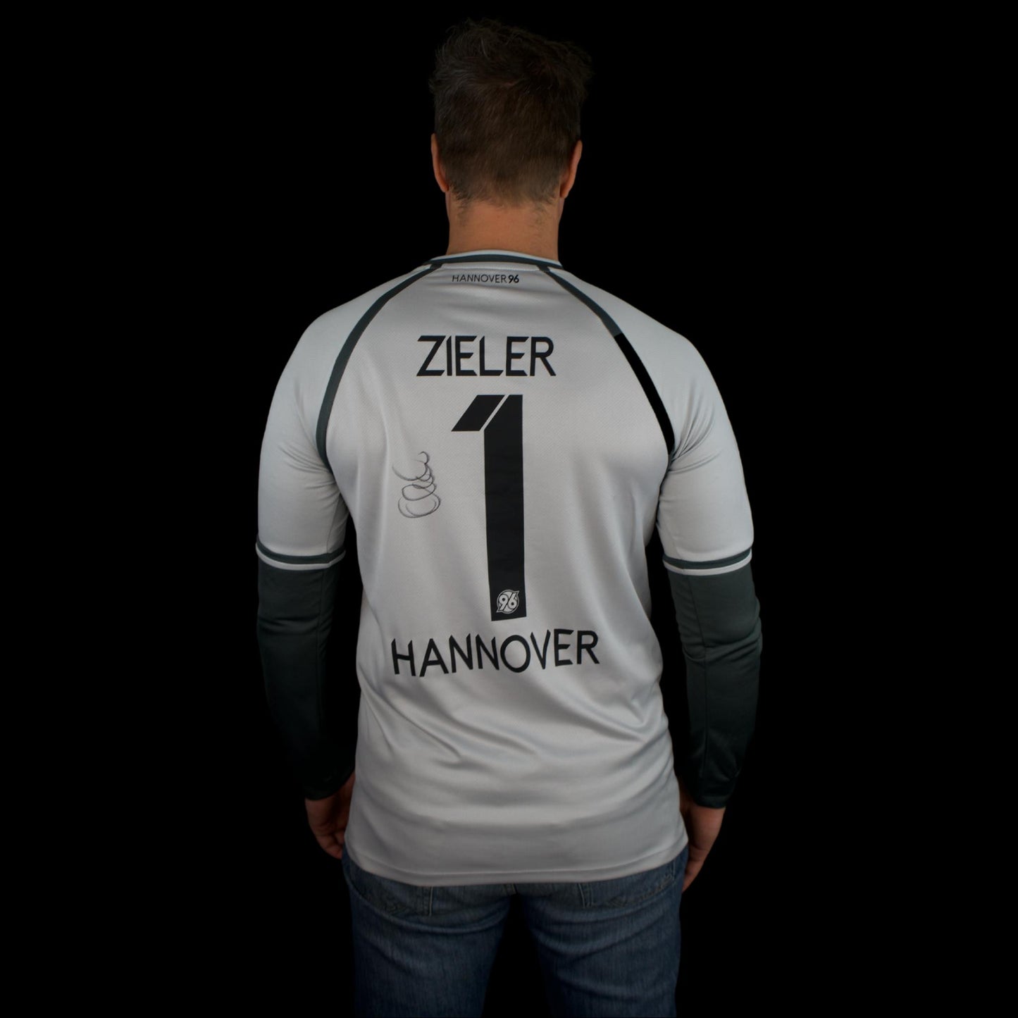 Hannover 96 - 2015-16 - Away - L - Jako - Zieler #1